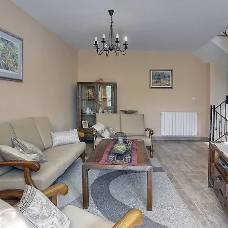Dea Villa *