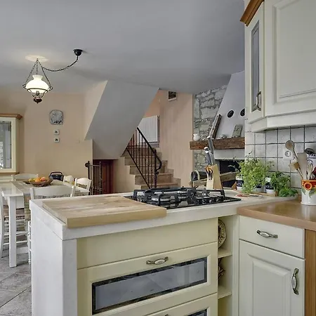 Holiday home Dea Svetvincenat