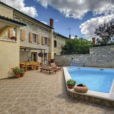 Dea Holiday home Svetvincenat