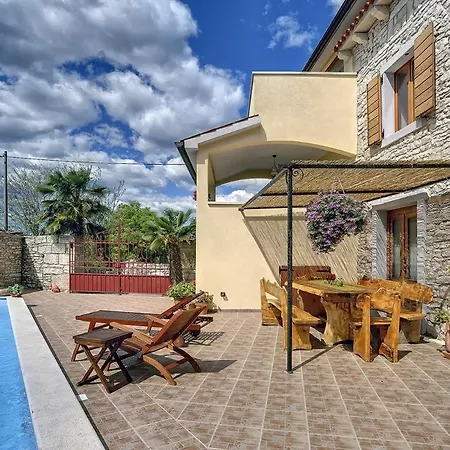 Dea Holiday home Svetvincenat
