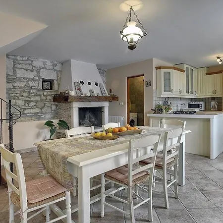 Holiday home Dea Svetvincenat